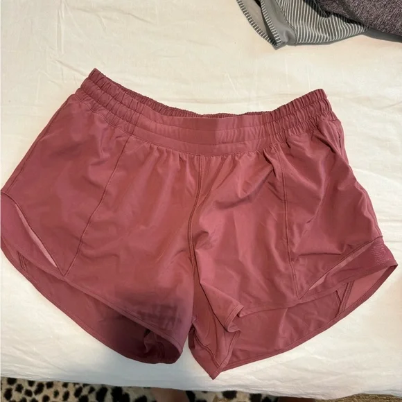 Lulu lemon 2.5 hotty hot shorts - Picture 2 of 3